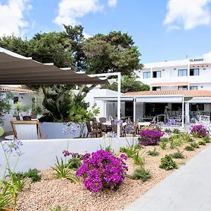 https://hostal-rosamar.balearic-islands.net